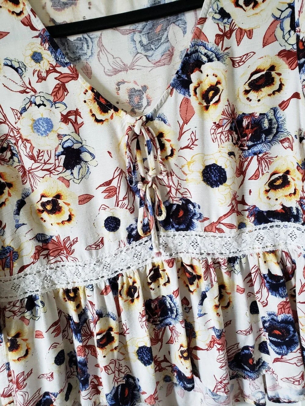 Maurices White Floral Tie Front Crochet Top Size Medium